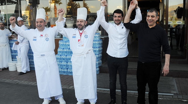 Dünyanın en büyük baklavasını nasıl yaptıklarını anlattılar