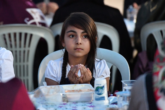 Diyanet İşleri Başkanı Erbaş çocuklarla iftarda bir araya geldi