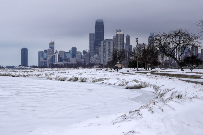 Chicago'da kar fırtınası hava trafiğini vurdu