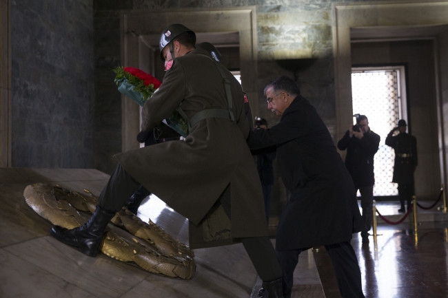 Bakan Yılmaz, 81 ilden gelen öğretmenlerle Anıtkabir'i ziyaret etti