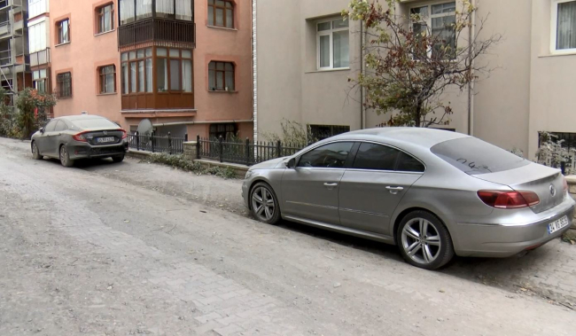 Bakırköy'de 'toz' isyanı: Araçlar tanınmaz hale geldi