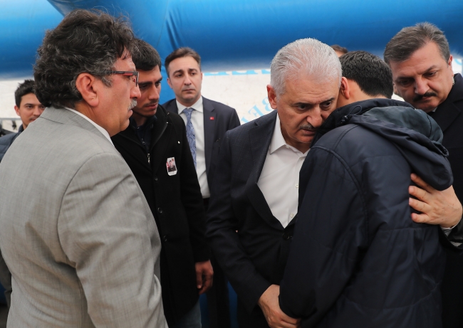 Başbakan Yıldırım'dan şehit ailesine taziye ziyareti