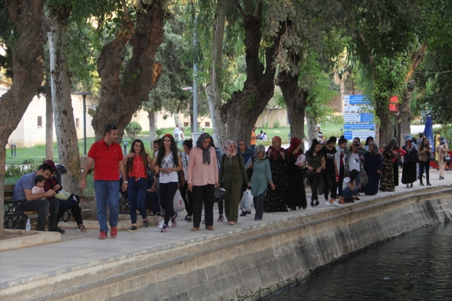 Başkaleli kadınlar tarihi yerleri gezdi