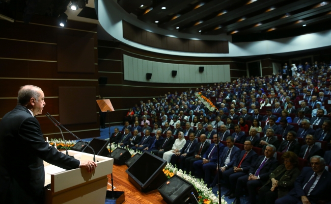 Cumhurbaşkanı Erdoğan: Diktatör görmek isteyen zorla parti değiştirtenlere bakmalı