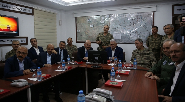 Başbakan Yıldırım, Lice'de askerlerle sahur yaptı