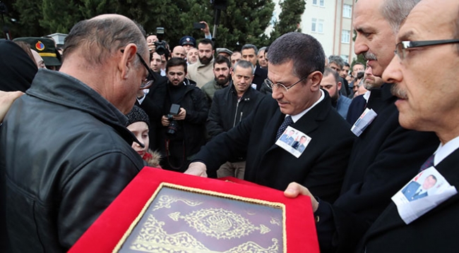 Isparta'da uçak kazasında şehit olan 3 asker memleketlerinde son yolculuklarına uğurlandı