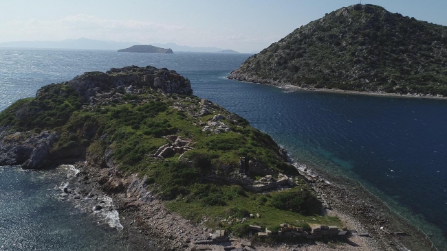 Deniz çekildi, kral yolu gün yüzüne çıktı