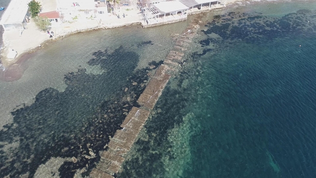 Deniz çekildi, kral yolu gün yüzüne çıktı