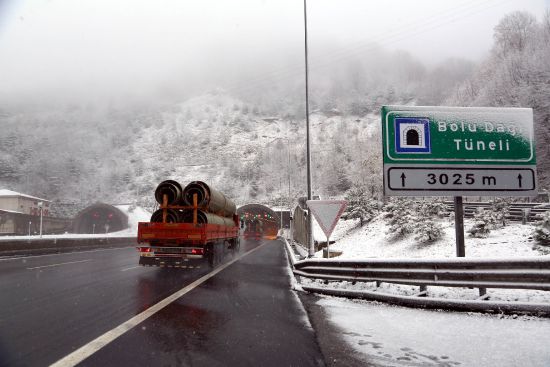 Bolu Dağı'nda kar yağışı