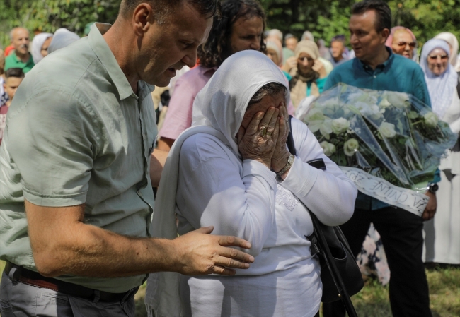 Kurşuna dizilen Srebrenitsalı Boşnaklar unutulmadı