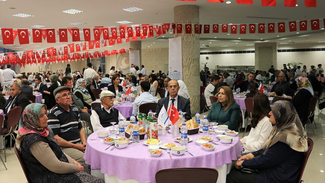 Türkiye Ramazan'ın ilk gününde iftar sofralarında buluştu