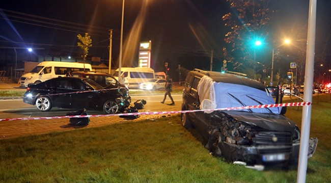 Karşı şeride geçen ticari araç, otomobille çarpıştı: 1 ölü, 3 yaralı