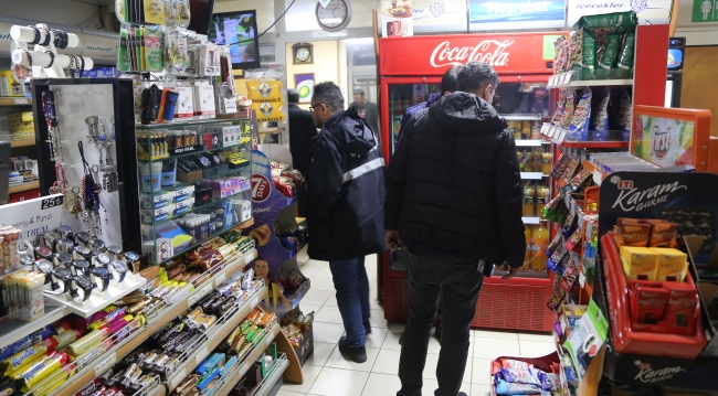 Benzinlikten silahlı soygun güvenlik kamerasında