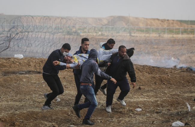 İsrail askerleri 'kemiği toza çeviren' kurşunlarla saldırıyor