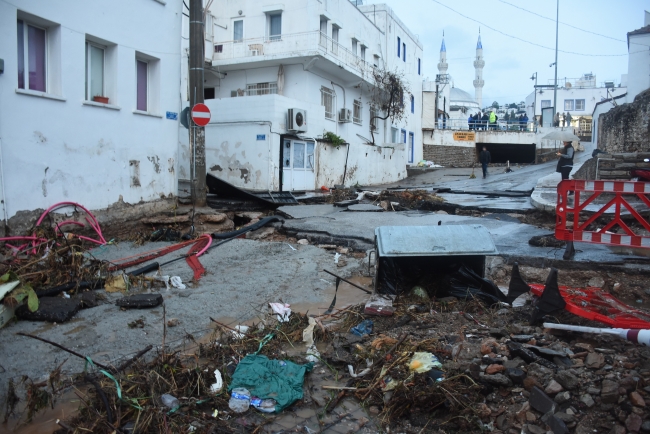 Bodrum'da sağanak sele neden oldu