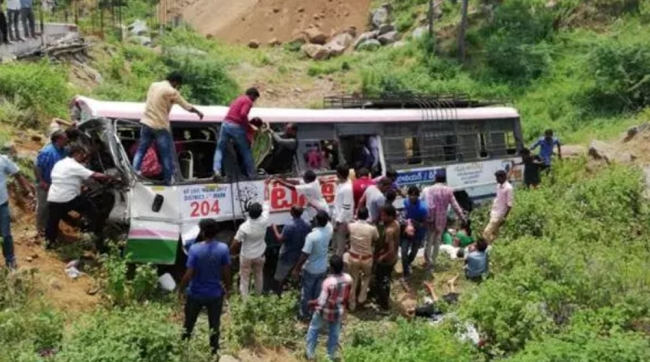 Hindistan'da otobüs kazası: 45 ölü, 25 yaralı