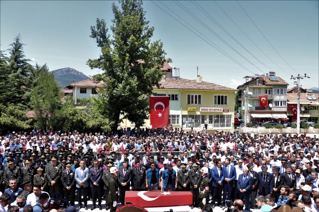 Şehit uzman onbaşı Mertoğlu son yolculuğuna uğurlandı