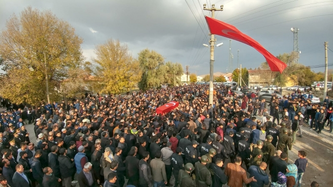 Türkiye 3 şehidini son yolculuğuna uğurladı