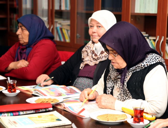 Antalyalı kadınlar okuma yazma seferberliğine katıldı