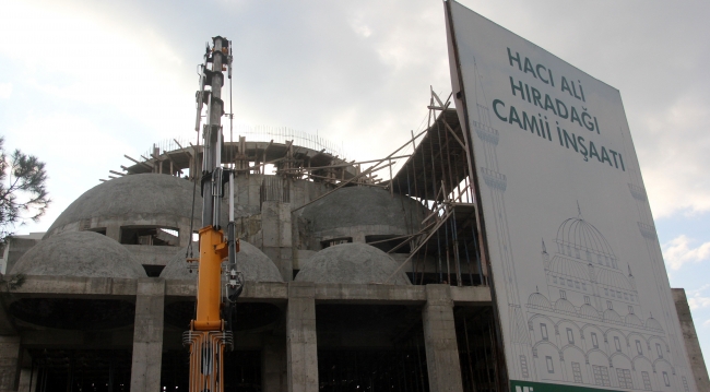 Adana'da cami inşaatında iskele çöktü: 3 yaralı