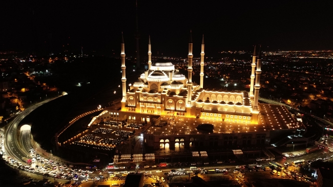 Çamlıca Camii ibadete açıldı