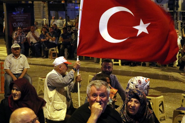 Yurt genelinde vatandaşlar 'demokrasi nöbetlerini' sürdürdü