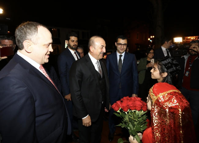 Çavuşoğlu, ABD'de Türk ve Azerbaycanlı öğrencilerle buluştu