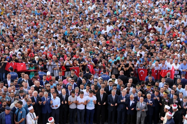 Şehit anne ve bebeği son yolculuğuna uğurlandı