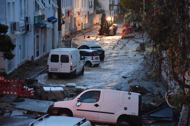 Bodrum'da sağanak sele neden oldu