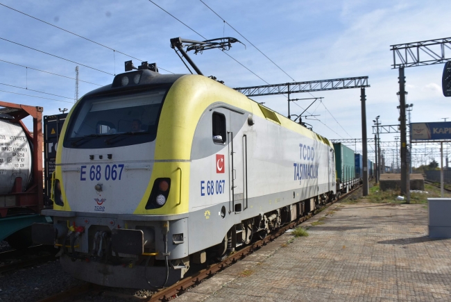 Fotoğraf: DHA  Çin'den Avrupa'ya giden ilk yük treni Kapıkule'de X-Ray taraması yapılıyor. 