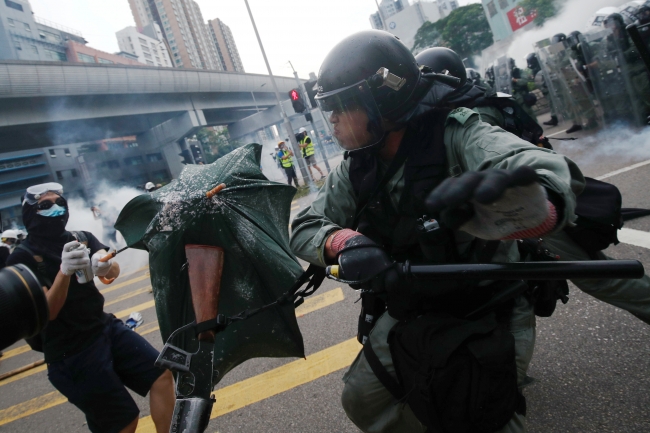 Hong Kong’da protestolar hız kesmiyor