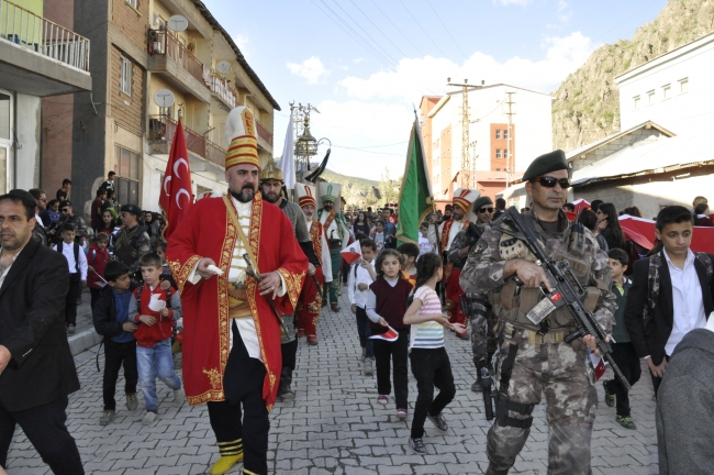 Çukurca'da Polis Haftası etkinliğinde mehteran coşkusu