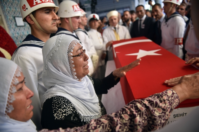 Diyarbakır şehitleri son yolculuklarına uğurlandı