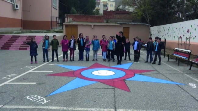 Unutulan oyunlar Manisa'daki okul bahçelerinde yeniden hayat buluyor