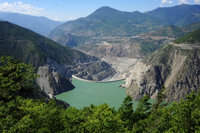 Çoruh'un '3. mavi gerdanlığı' Deriner Barajı havadan görüntülendi