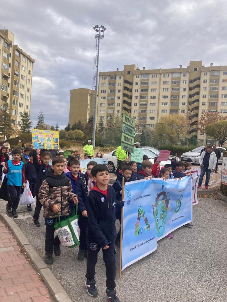 Plastik atıklarla mücadele yürüyüşü tamamlandı