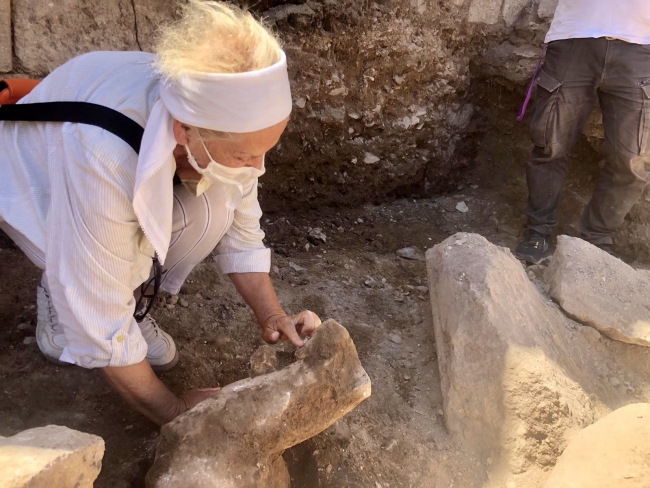 Patara'da bir heykel daha bulundu