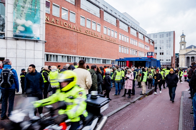 Hollanda'da 'Sarı Yelekliler' protestosu