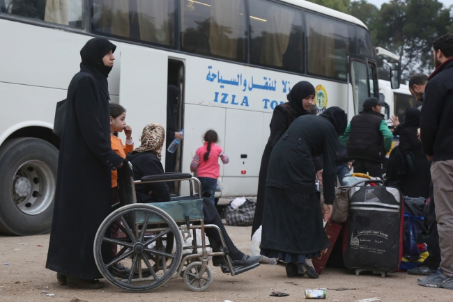 Doğu Guta'dan tahliye edilenlerin sayısı 22 bini geçti