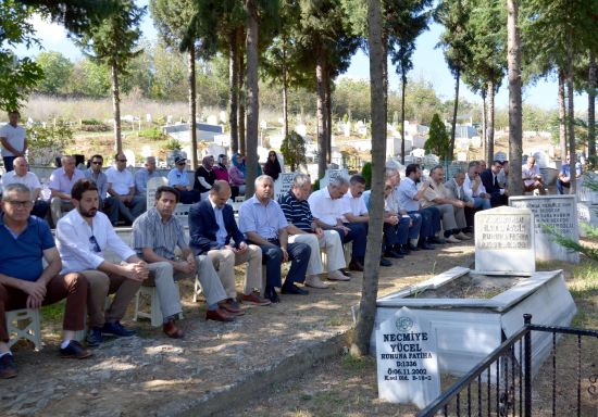 Felaketin 17. yılında yakınlarının mezarlarını ziyaret ettiler