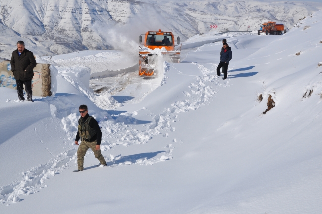 Kar yağışı ve tipi ulaşımı aksatıyor