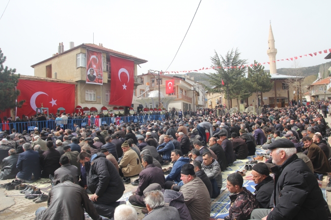 Afrin şehitlerini on binler uğurladı