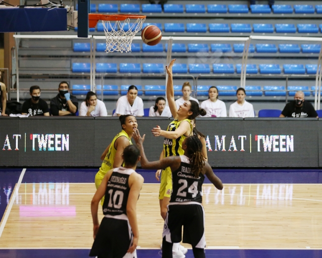 Kadın basketbolundaki derbi Fenerbahçe'nin