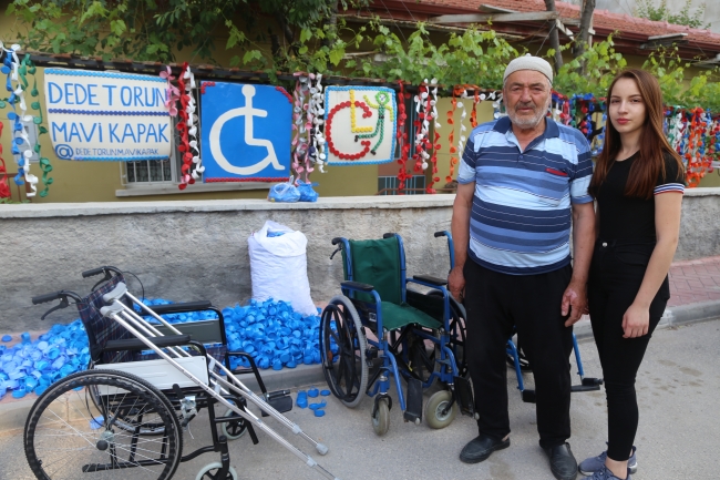 Yardımsever dede ve torunu çalınan sosyal medya hesabına kavuştu