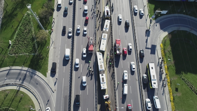 Avcılar'da iki metrobüs çarpıştı