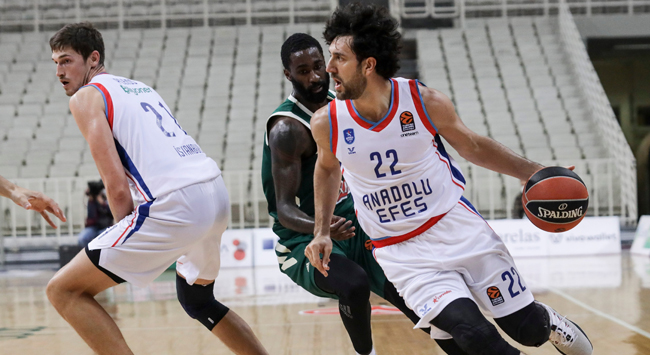 Anadolu Efes Yunanistan'dan galip döndü