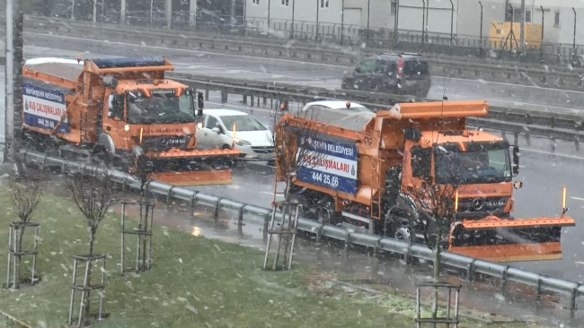 İstanbul'da beklenen kar yağışı başladı