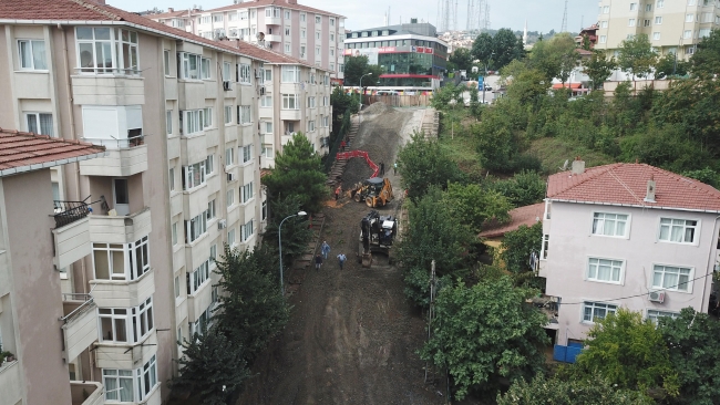 Üsküdar'da çöken yolda çalışmalar başladı