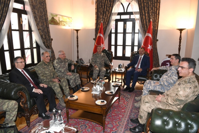 Genelkurmay Başkanı Akar, Elazığ'da birlikleri denetledi