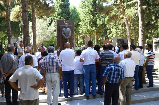 Ebulfez Elçibey vefatının 16. yılında anıldı